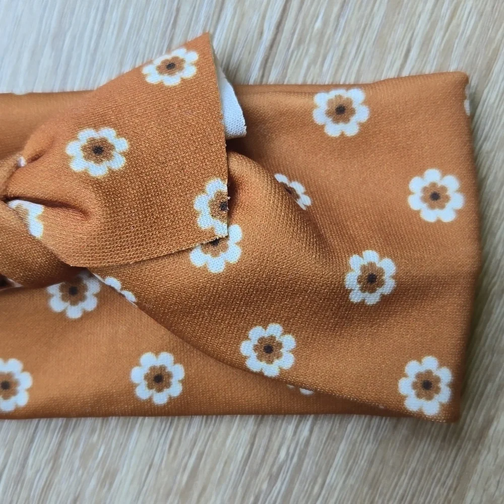 Retro Daisy Knotted Headband Burnt Orange Boho Floral Hair Wrap Soft Stretch Top